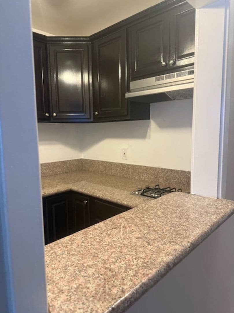 Los Angeles Apartment: 619 Hauser Blvd