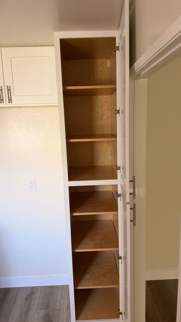 Sunland Apartment: 8608 Foothill Blvd
