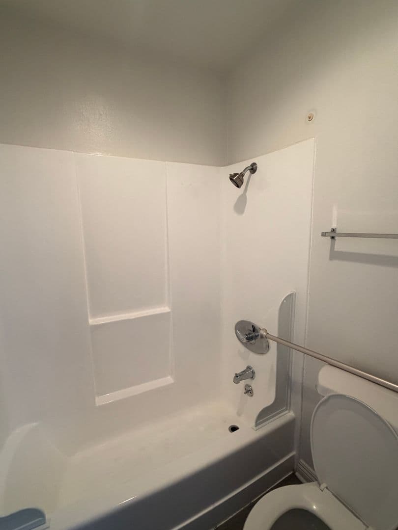 Los Angeles Apartment: 400 S. Kingsley Drive