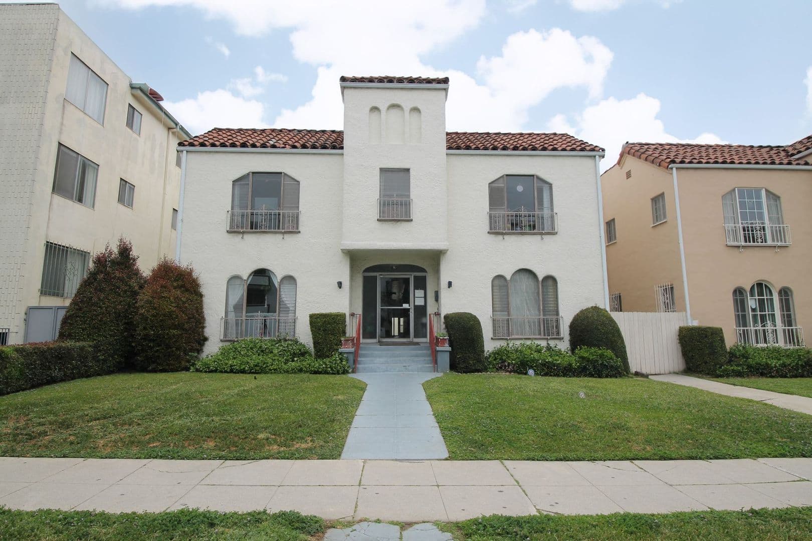 Los Angeles Apartment: 422 N. Hayworth Ave.