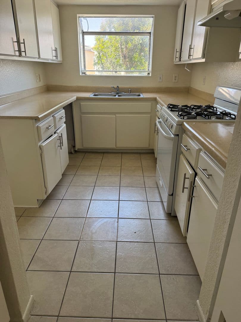Torrance Apartment: 1440 Plaza Del Amo