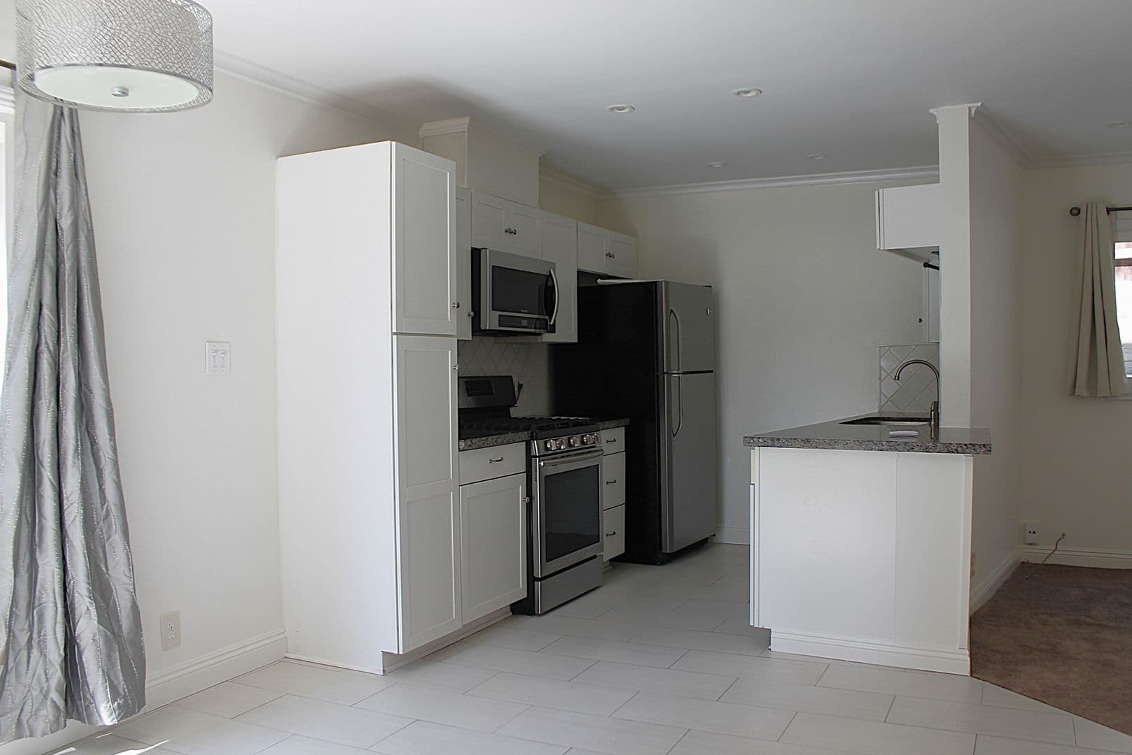 West Hollywood Apartment: 937 Hilldale Ave.