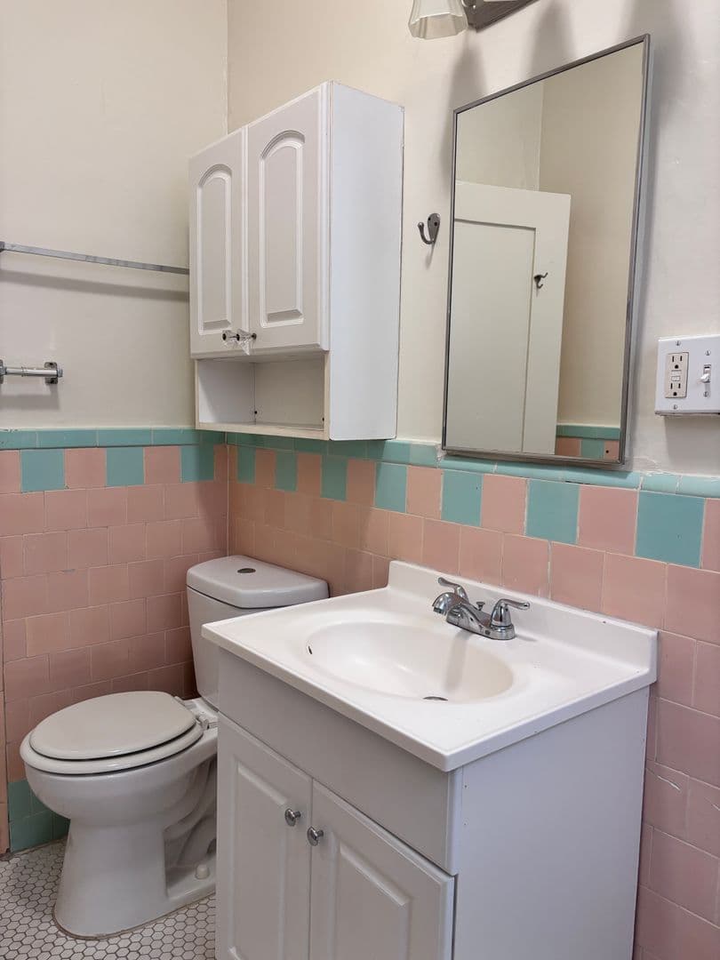 Los Angeles Apartment: 422 N. Hayworth Ave.