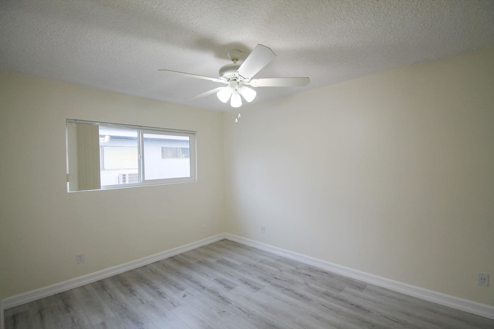 Van Nuys Apartment: 15436 Vanowen St.