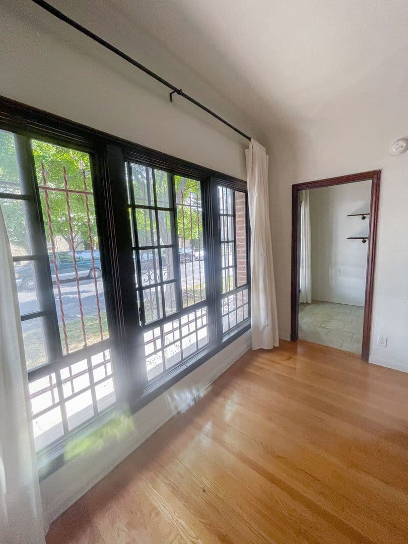Los Angeles Apartment: 367 N Orange Grove Ave.