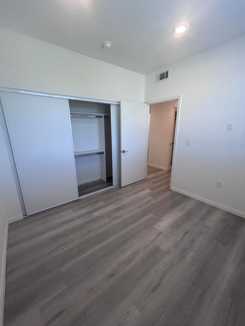 Van Nuys Apartment: 13724 Victory Blvd.