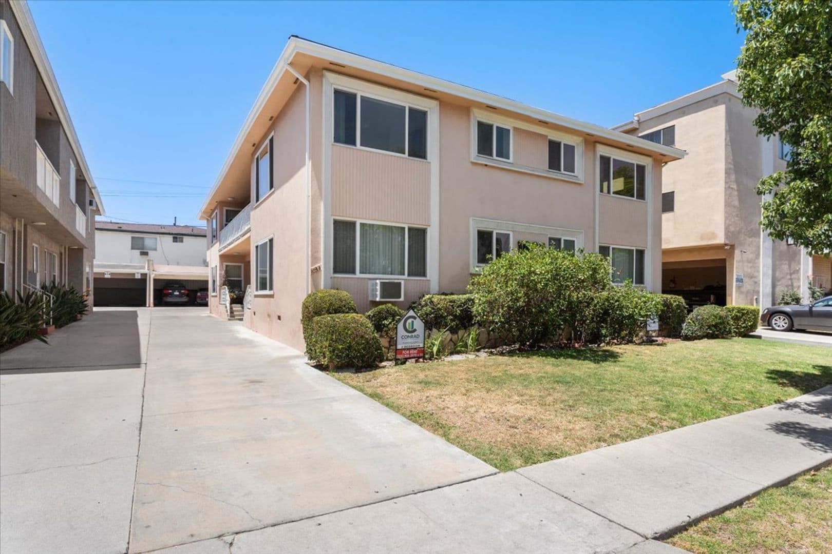 Los Angeles Apartment: 1033 S. Holt Ave.