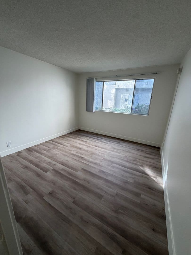 Los Angeles Apartment: 7225-7235 Hollywood Blvd