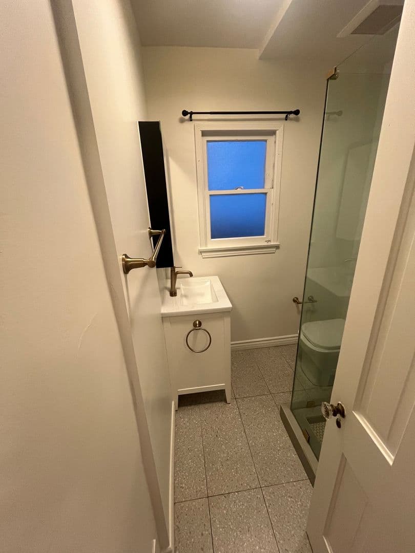 Los Angeles Apartment: 7414 Hollywood Blvd