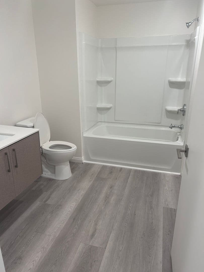 Van Nuys Apartment: 13724 Victory Blvd.