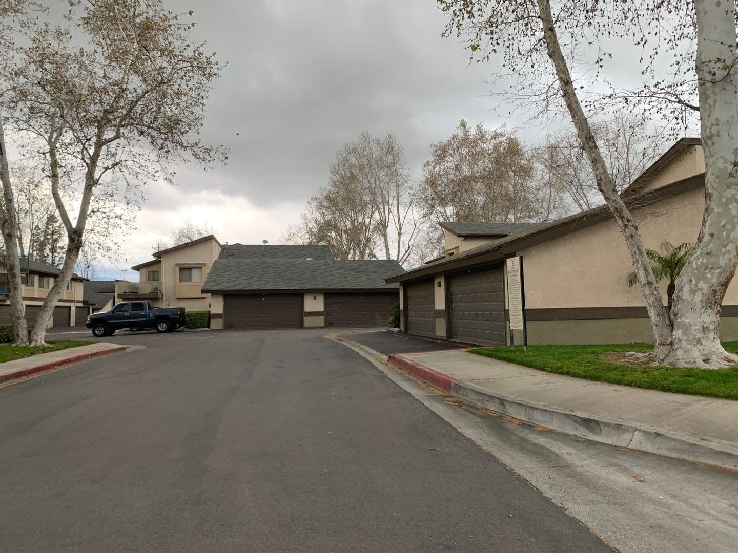 Redlands Apartment: 1176 E LUGONIA AVE 16
