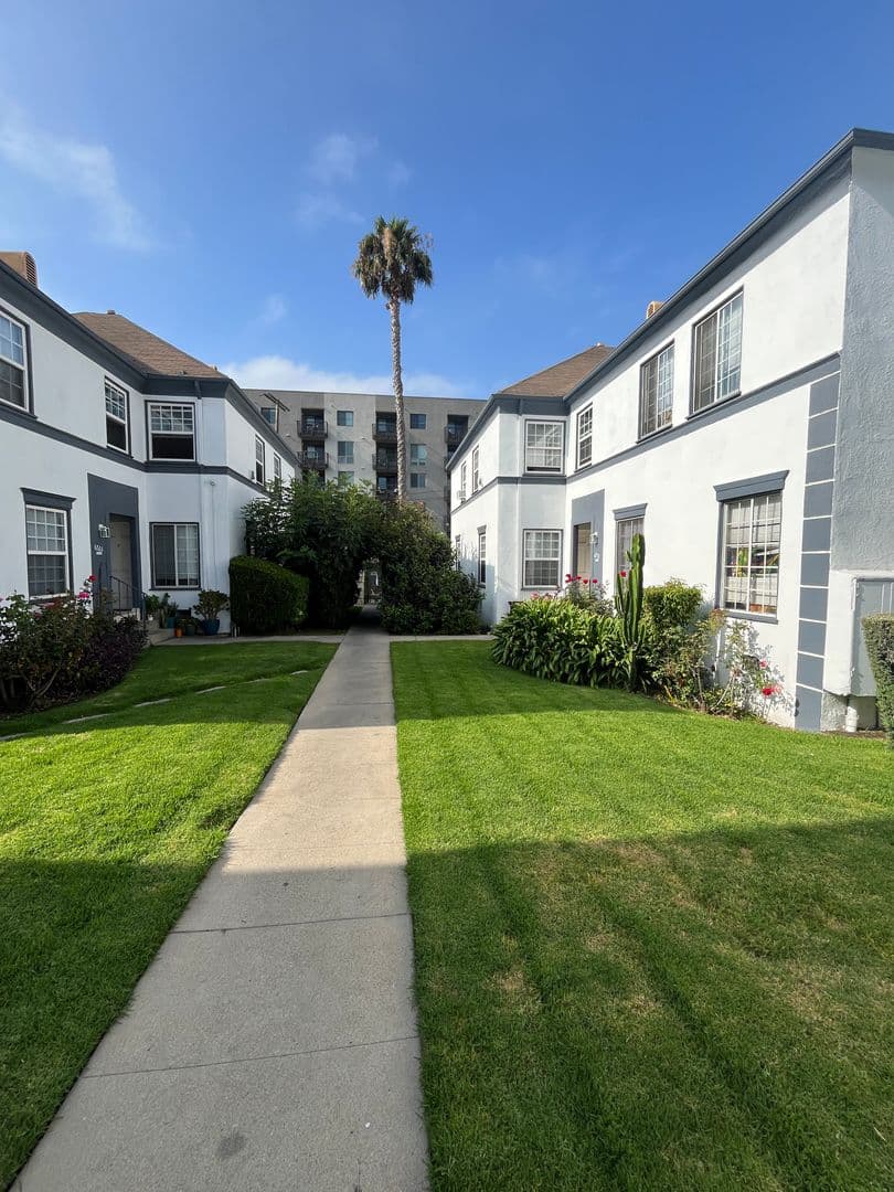 Hollywood Apartment: 6755-6773 Yucca St and 6424 Yucca Street