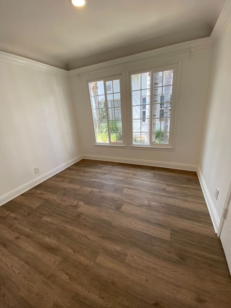 Los Angeles Apartment: 4515-4519 Willow Brook Avenue