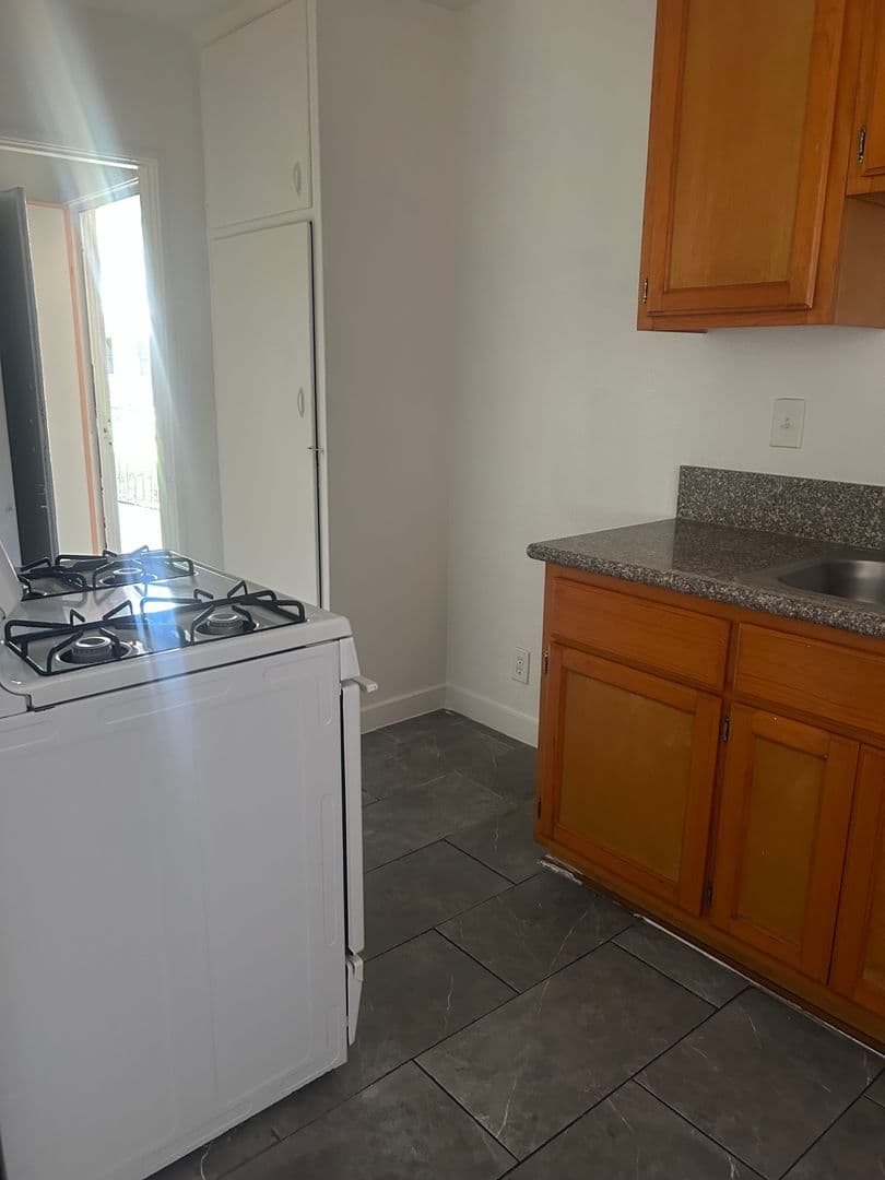 Santa Ana Apartment: 1060 W. 17TH STREET
