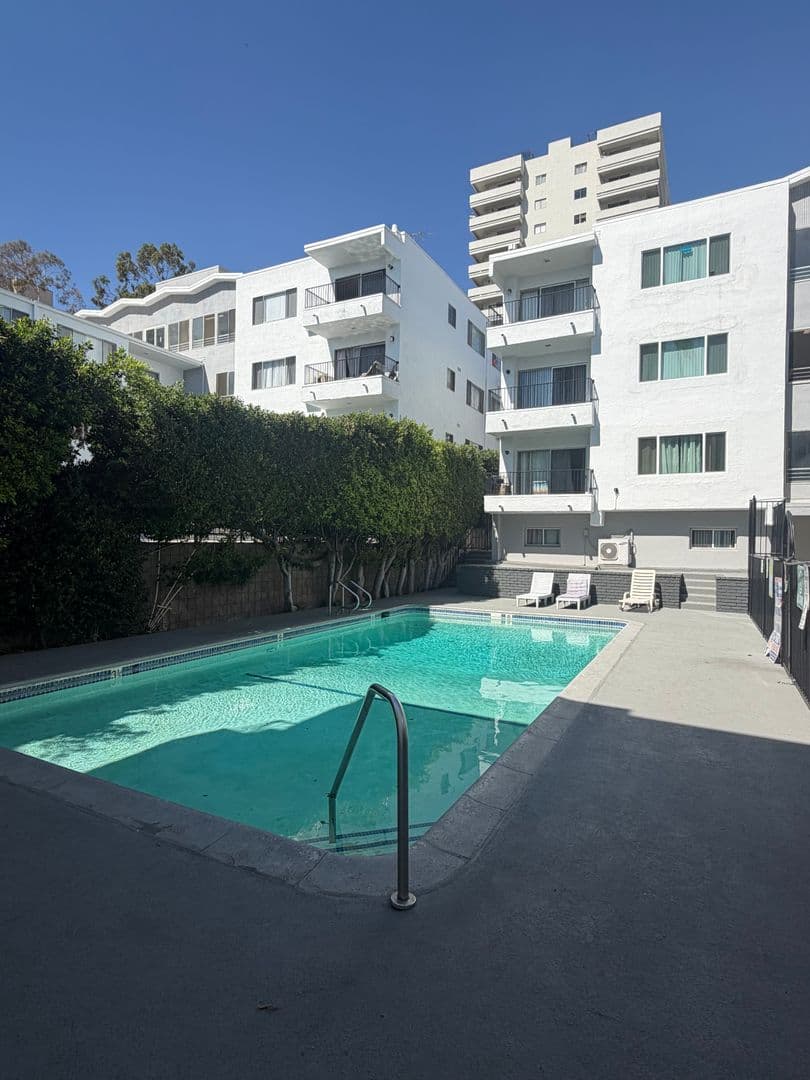 Los Angeles Apartment: 7225-7235 Hollywood Blvd