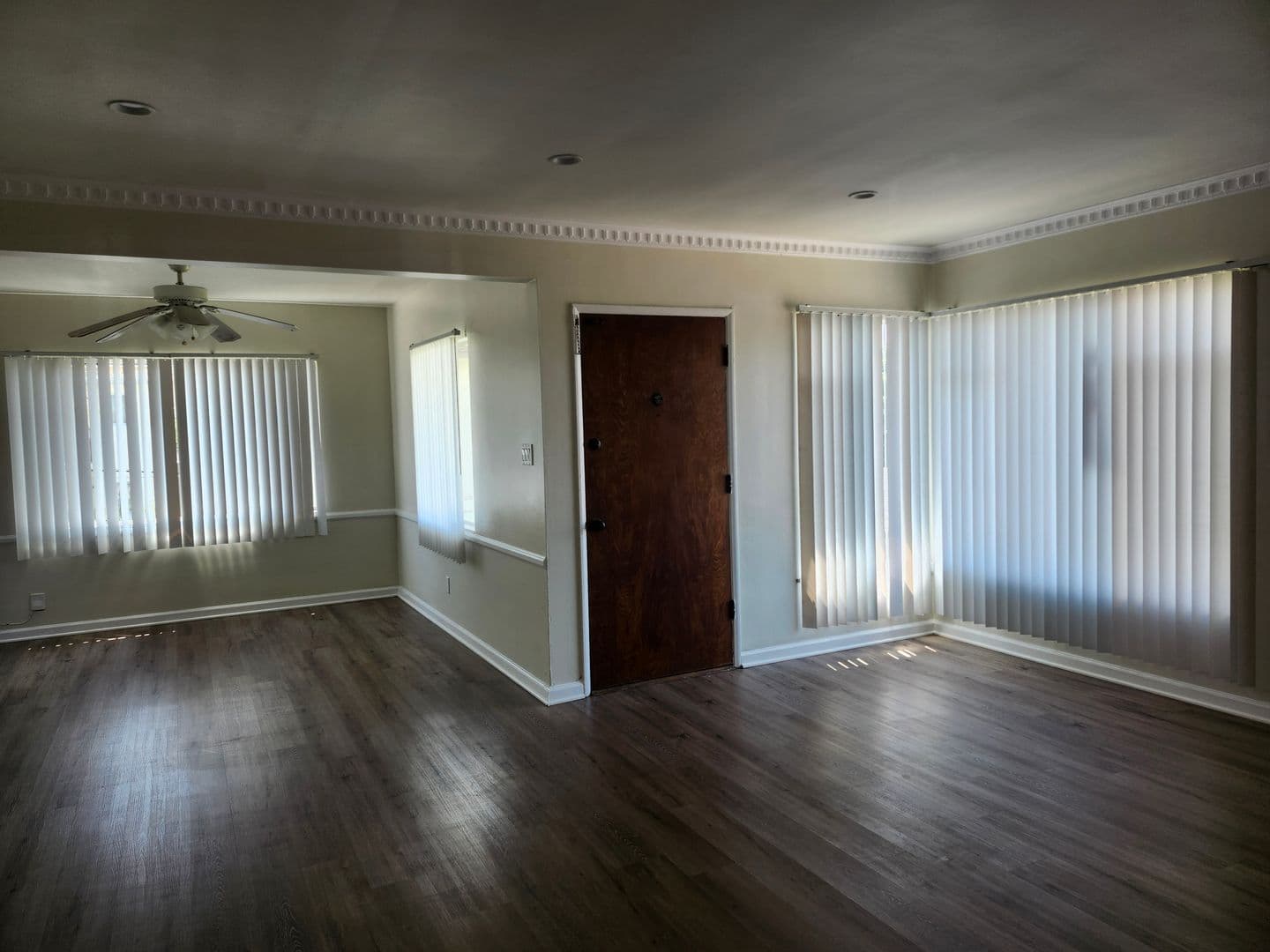 Los Angeles Apartment: 5259 W. Slauson