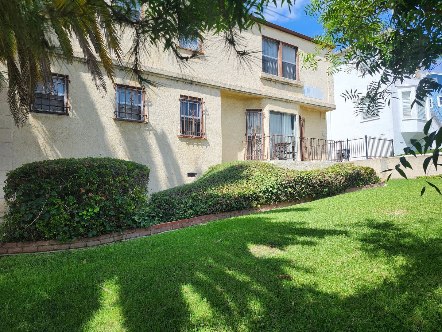Los Angeles Apartment: 2007 S. Longwood