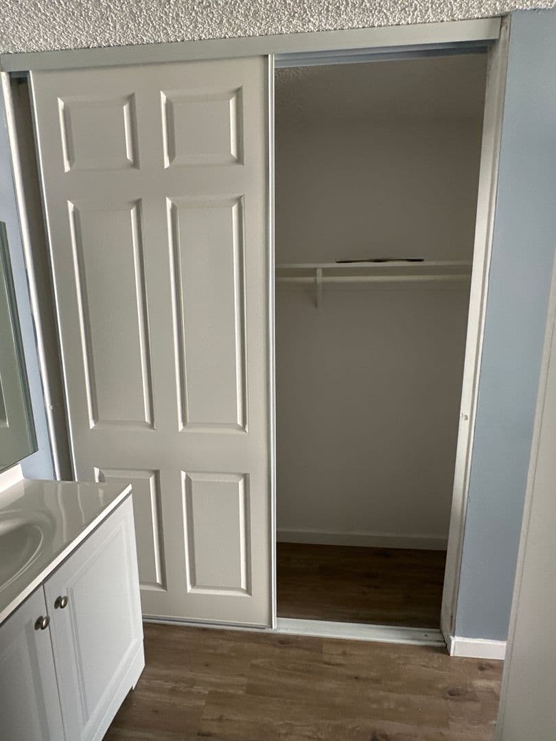 Los Angeles Apartment: 400 S. Kingsley Drive