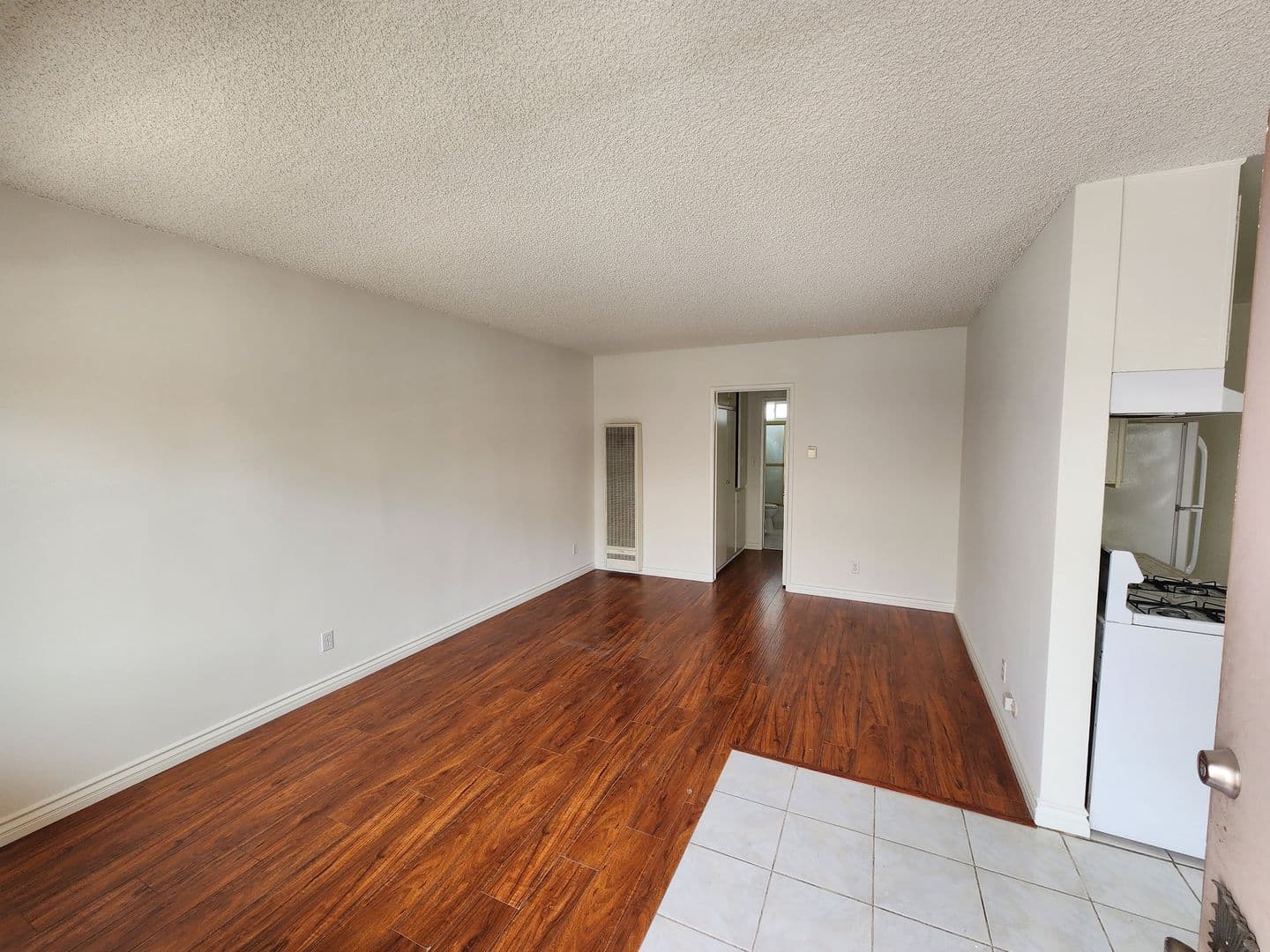 Los Angeles Apartment: 519 N. Hayworth Ave.