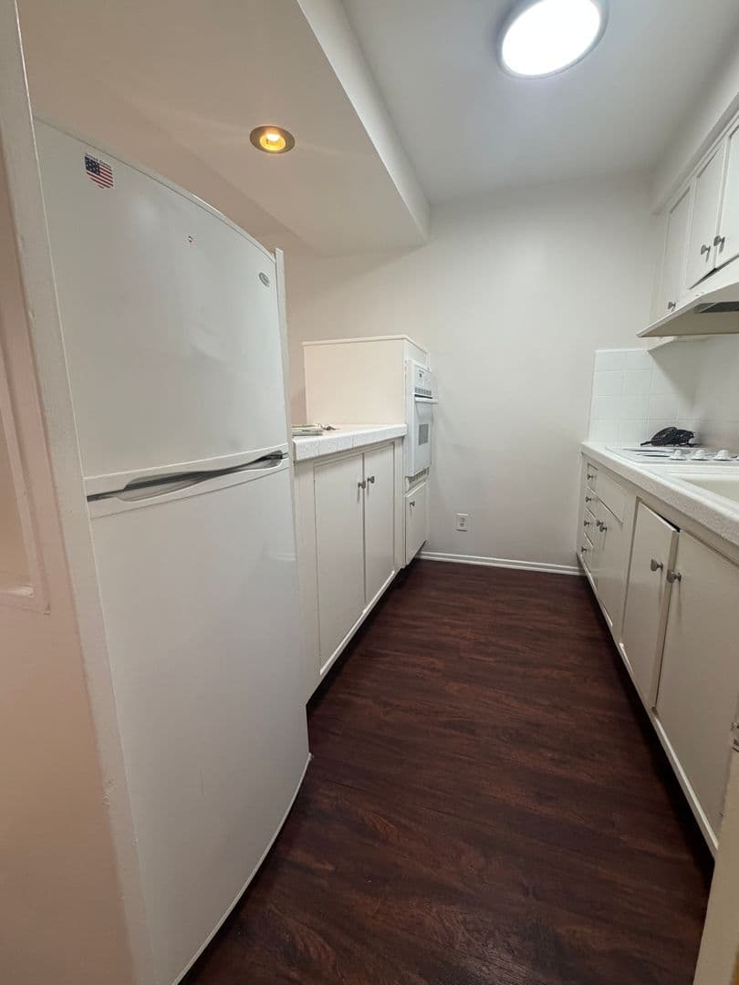 Los Angeles Apartment: 7225-7235 Hollywood Blvd