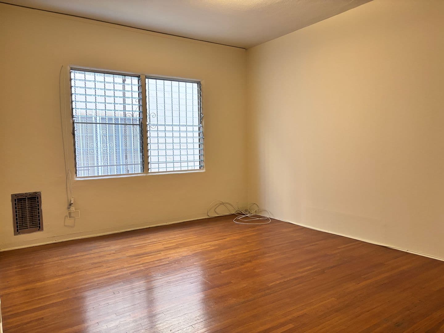 Los Angeles Apartment: 422 N. Hayworth Ave.