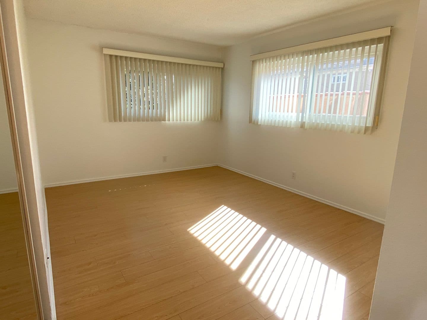 Los Angeles Apartment: 928 South Sherbourne Drive