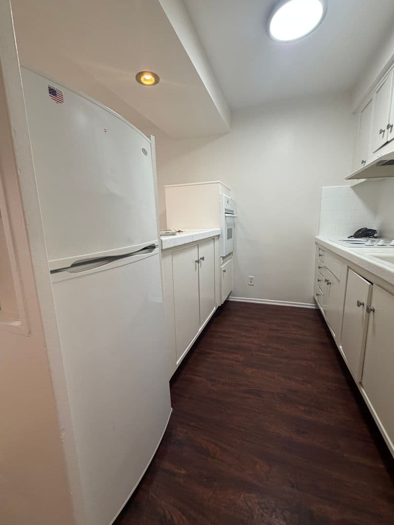 Los Angeles Apartment: 7225-7235 Hollywood Blvd
