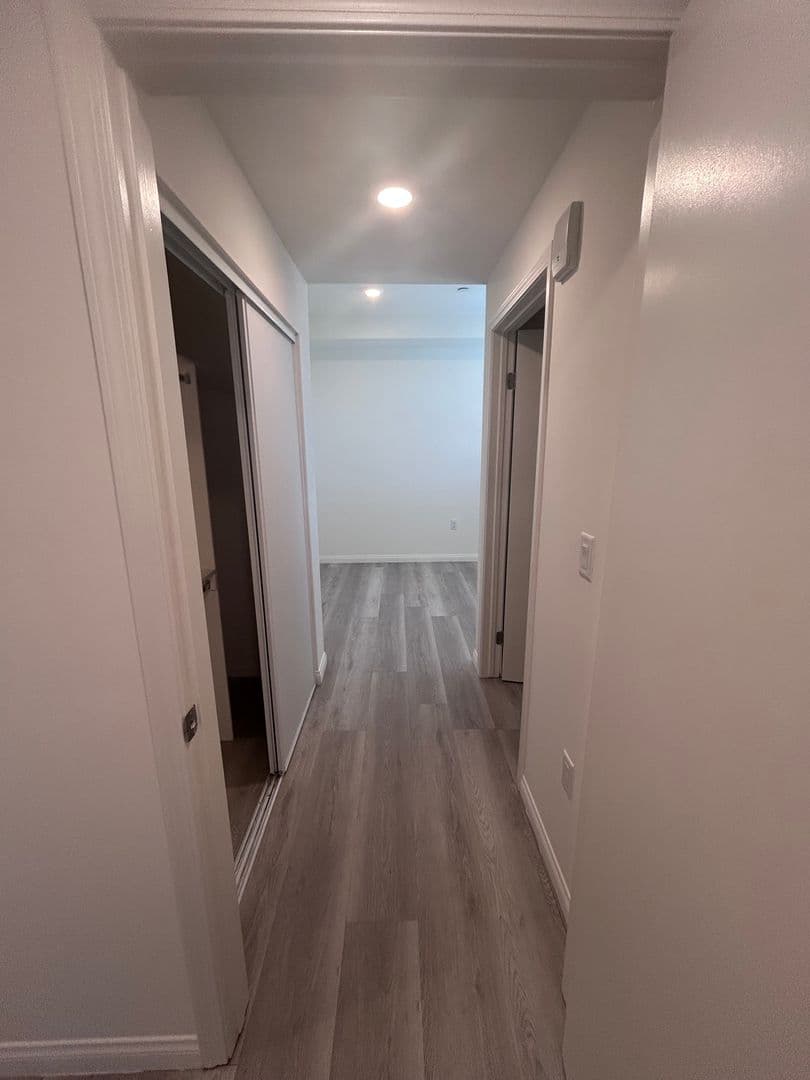 Van Nuys Apartment: 13724 Victory Blvd.