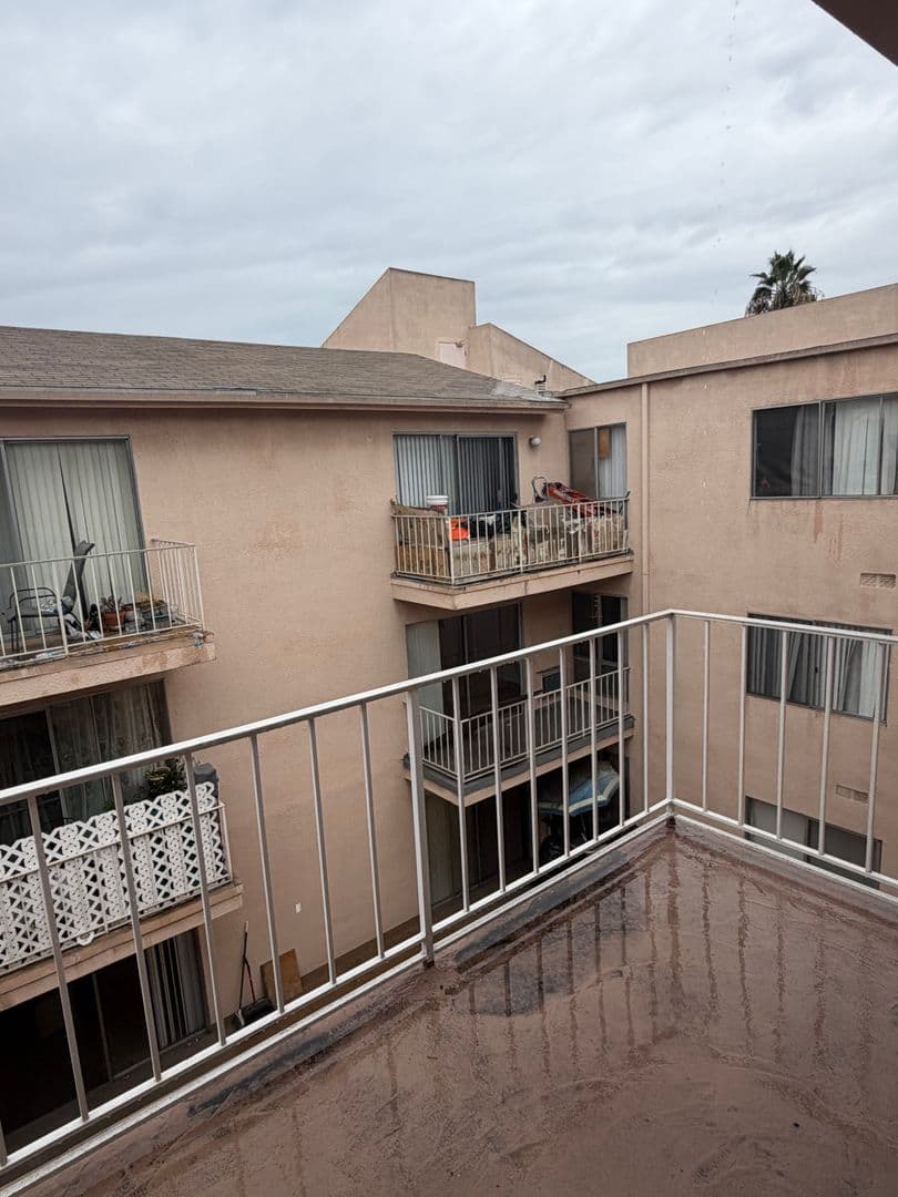 Los Angeles Apartment: 400 S. Kingsley Drive