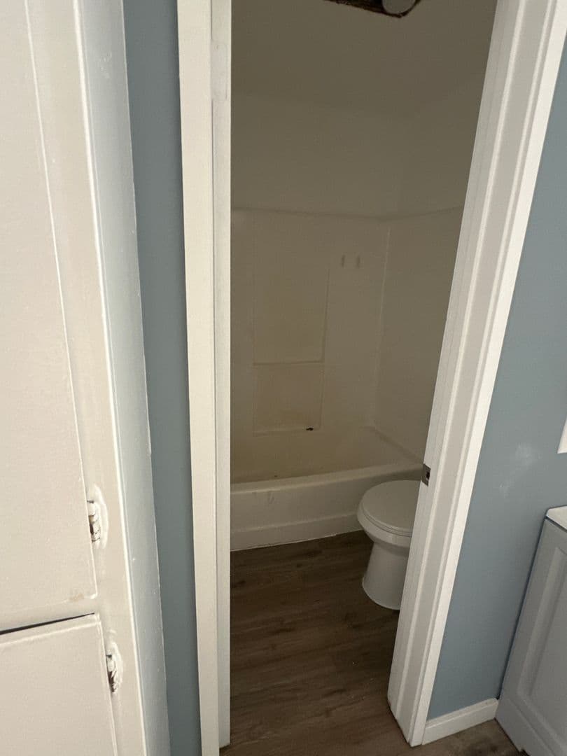 Los Angeles Apartment: 400 S. Kingsley Drive