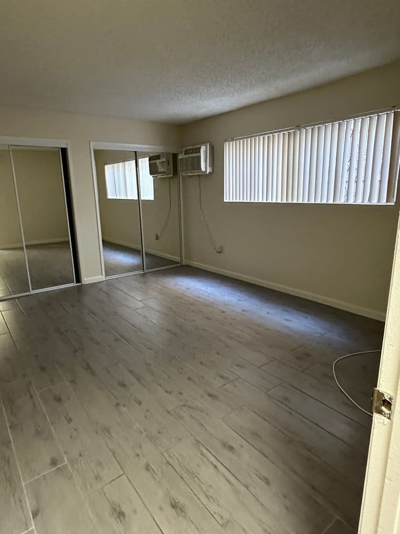Valley Village Apartment: 5328 Hermitage Avenue