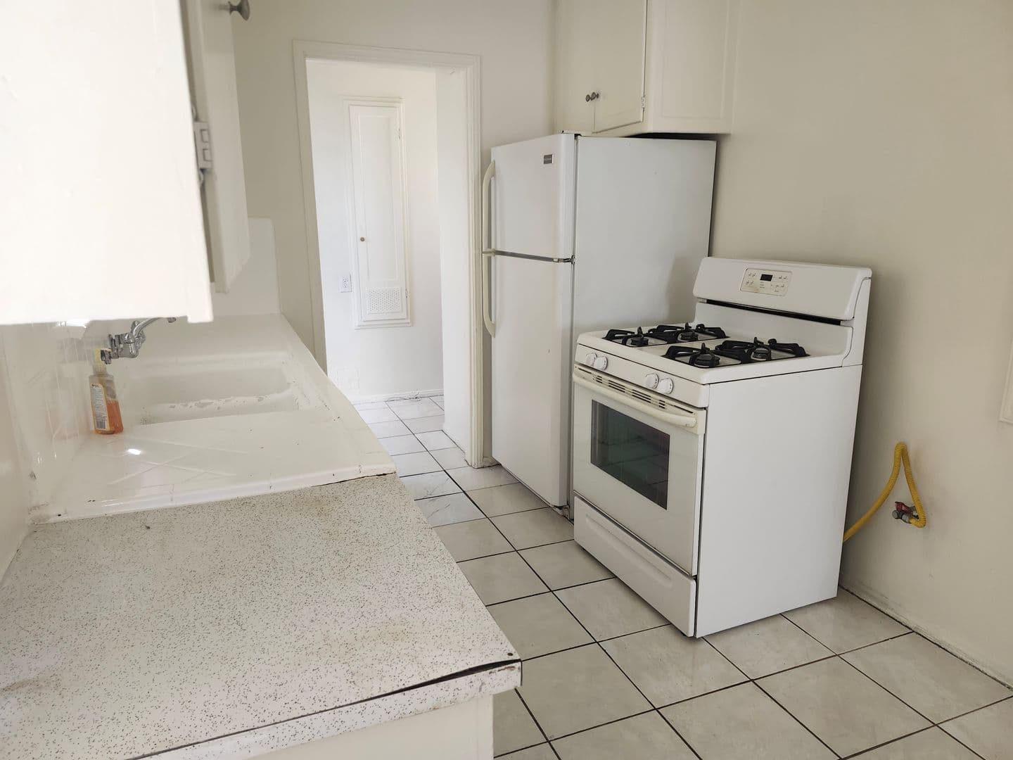 Los Angeles Apartment: 2007 S. Longwood
