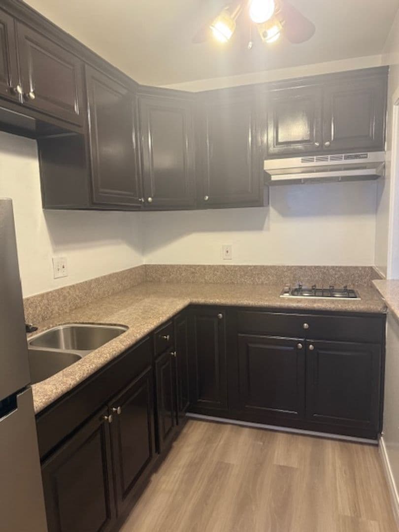 Los Angeles Apartment: 619 Hauser Blvd