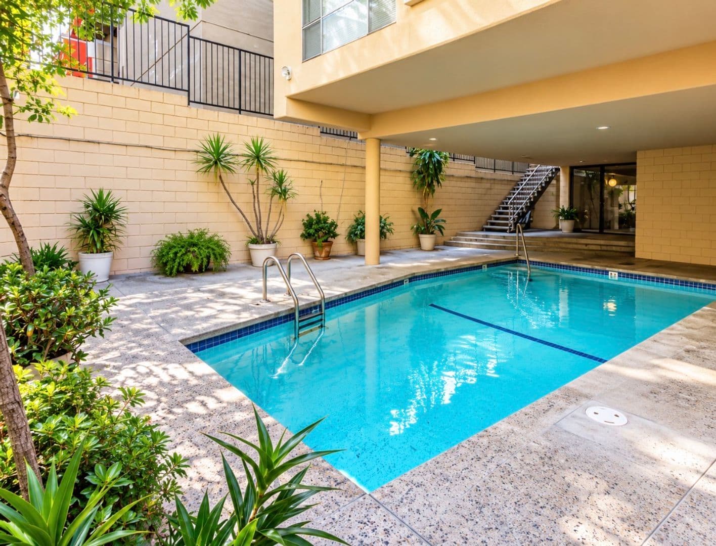 Los Angeles Apartment: 400 S. Kingsley Drive