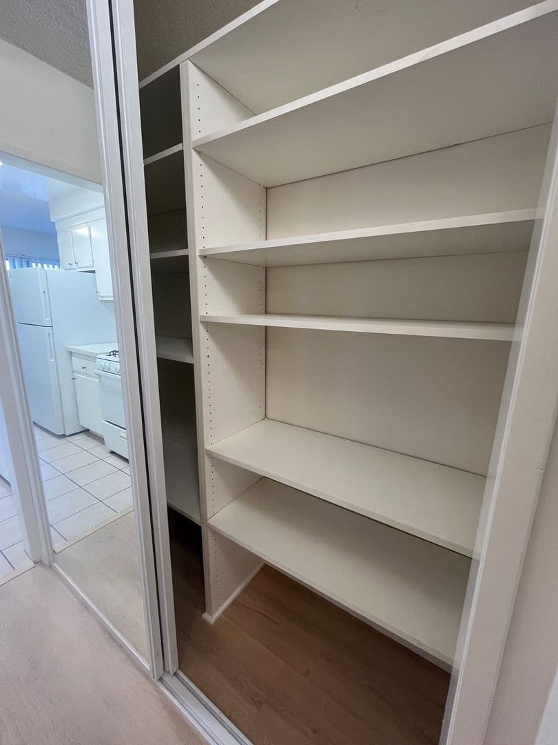 Valley Village Apartment: 5320 - 5330 Ben Ave.