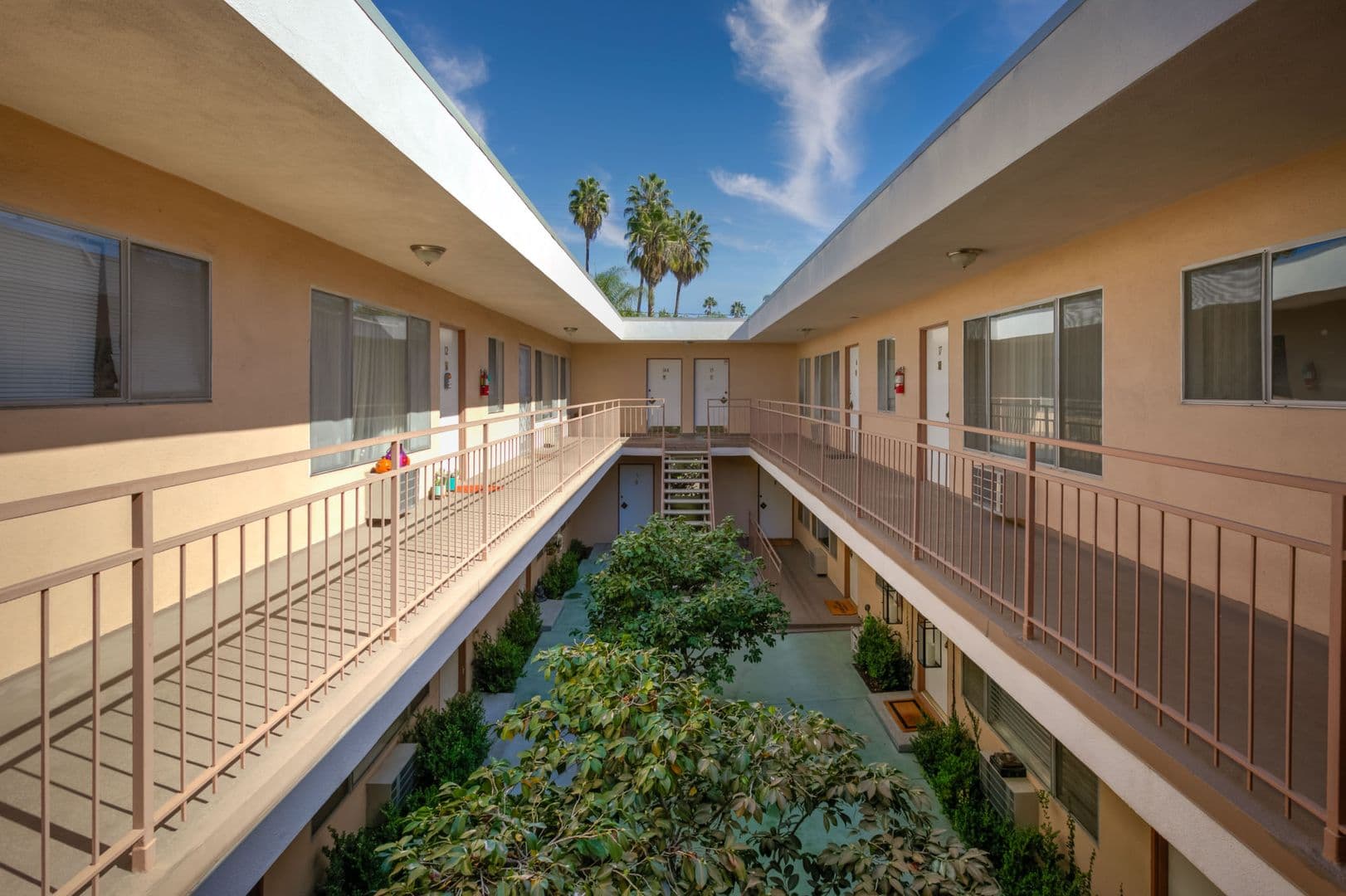 West Hollywood Apartment: 1030 N Harper Ave.