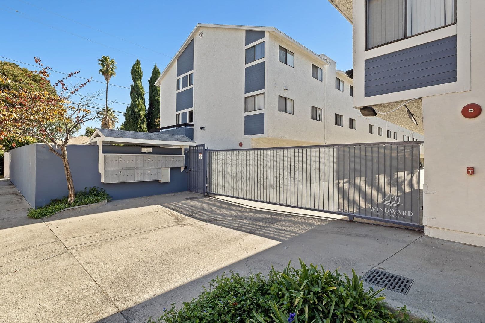 Sherman Oaks Apartment: 14543 Burbank Boulevard