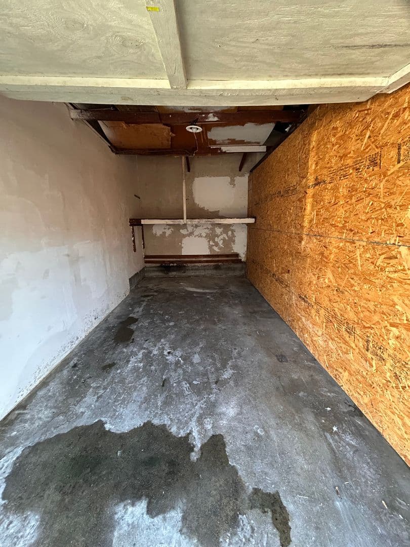 Montebello Apartment: 109, 111, 109.1/2, 111.1/2 S. 19th Street