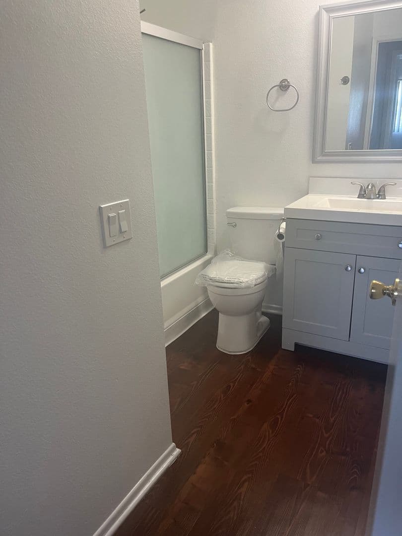 Van Nuys Apartment: 7320 Hazeltine Avenue