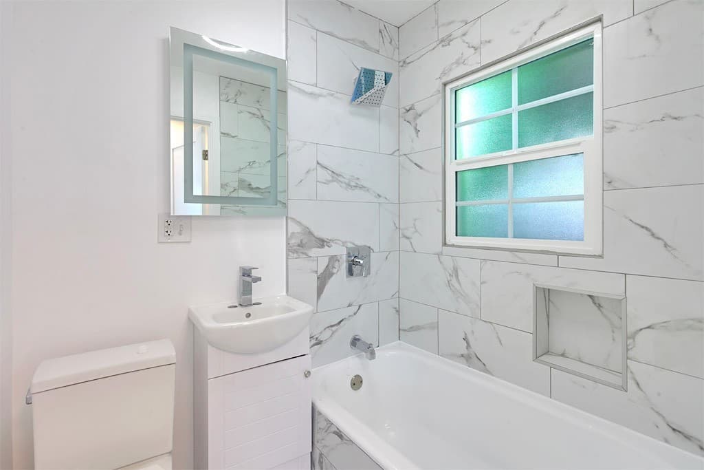 Los Angeles Apartment: 4515-4519 Willow Brook Avenue