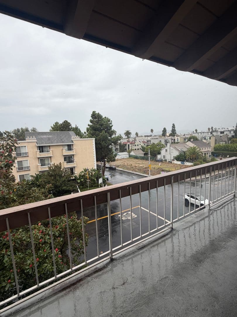 Los Angeles Apartment: 400 S. Kingsley Drive