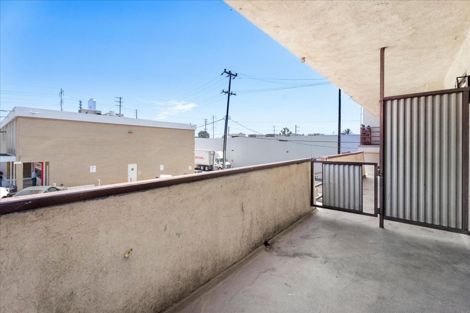 Los Angeles Apartment: 5232 Fairview Blvd