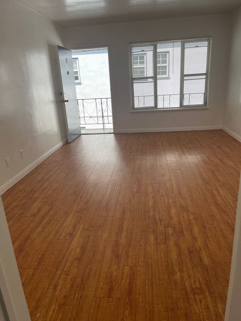 Hollywood Apartment: 6755-6773 Yucca St and 6424 Yucca Street