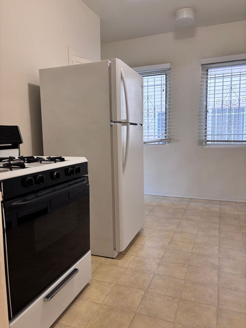 Los Angeles Apartment: 422 N. Hayworth Ave.