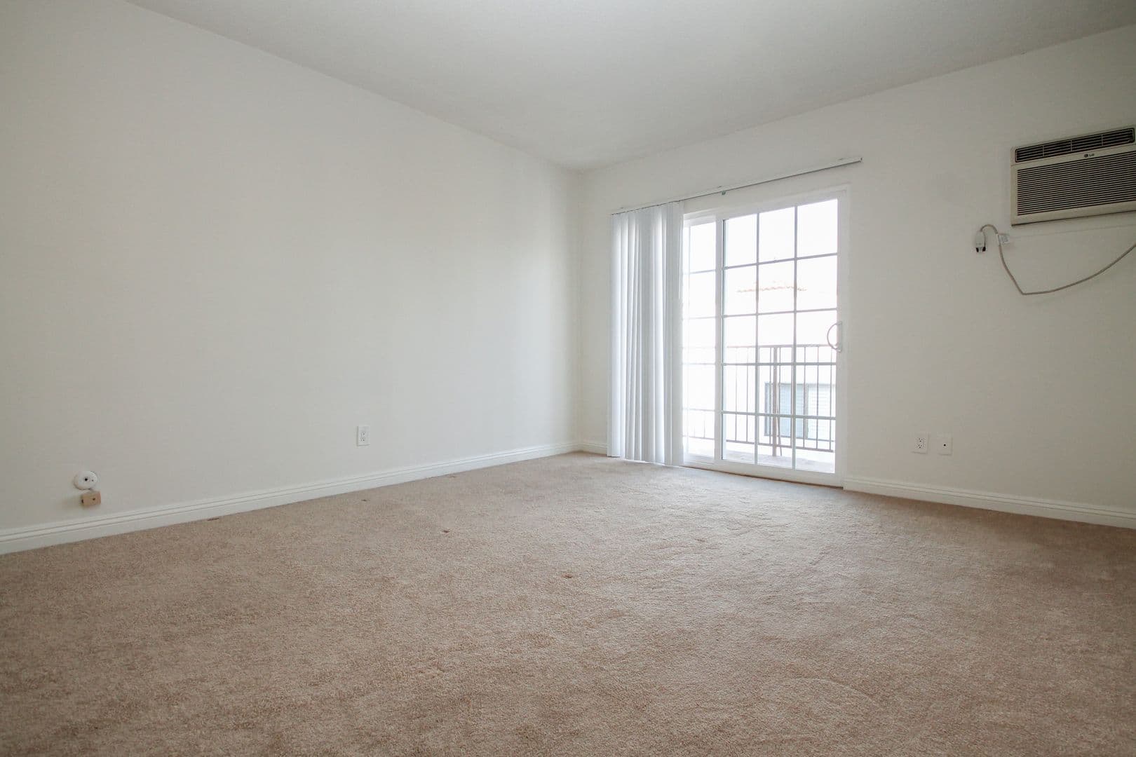 Sherman Oaks Apartment: 15339 Weddington St.
