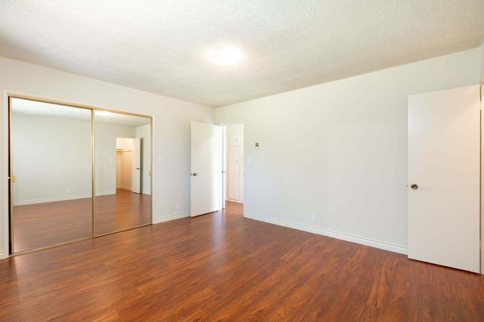 West Hollywood Apartment: 1030 N Harper Ave.