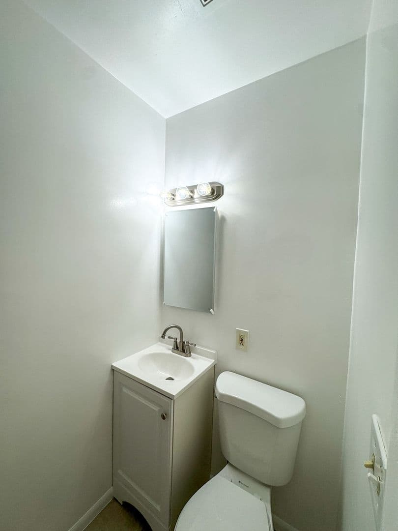Los Angeles Apartment: 1416 Reeves St.