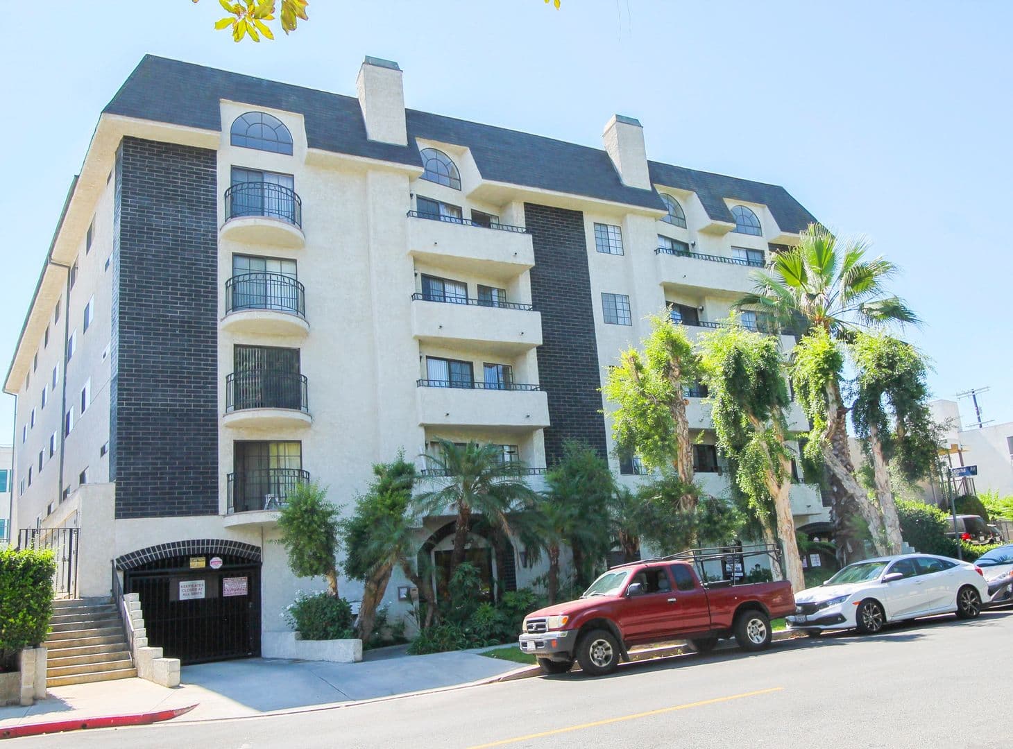 Sherman Oaks Apartment: 14930 Moorpark St.