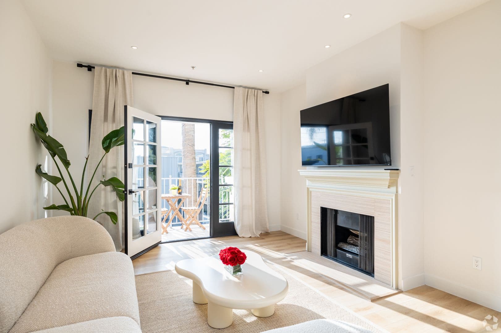 Los Angeles Apartment: 1744 Butler Avenue