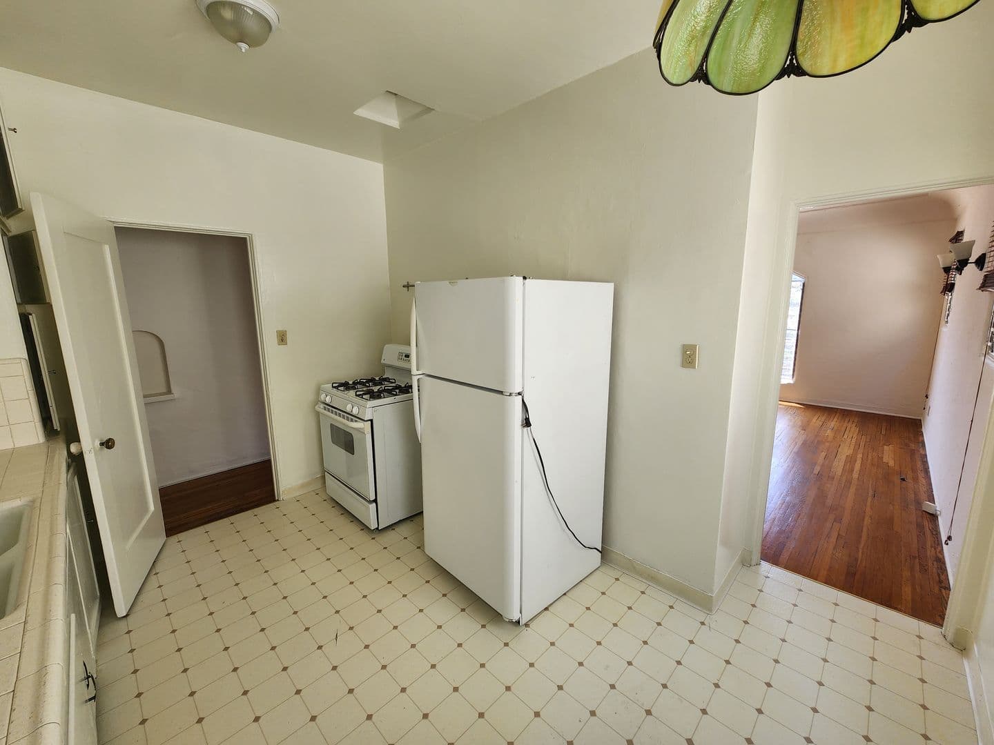 Los Angeles Apartment: 422 N. Hayworth Ave.